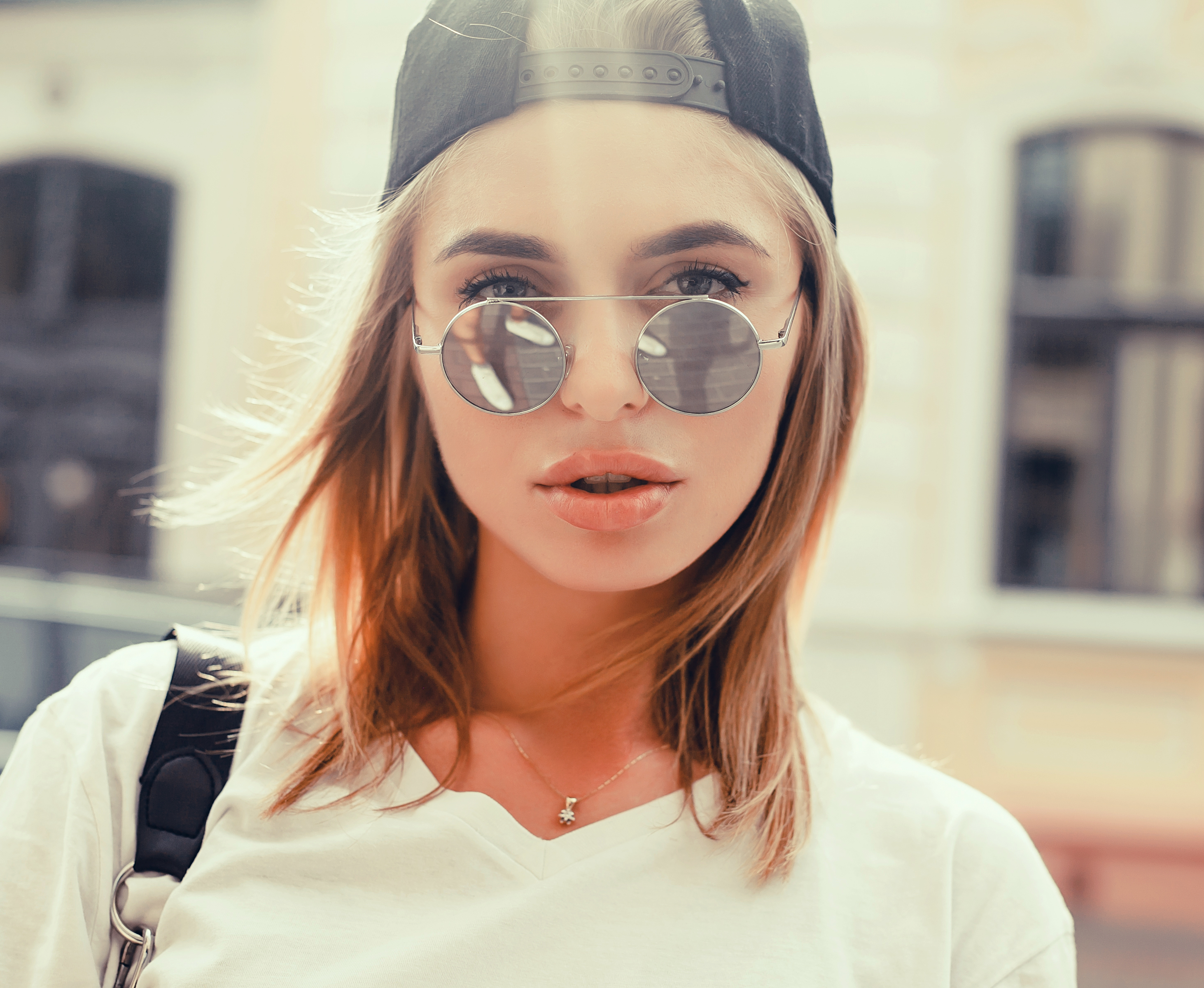 snapback baseball cap on girl